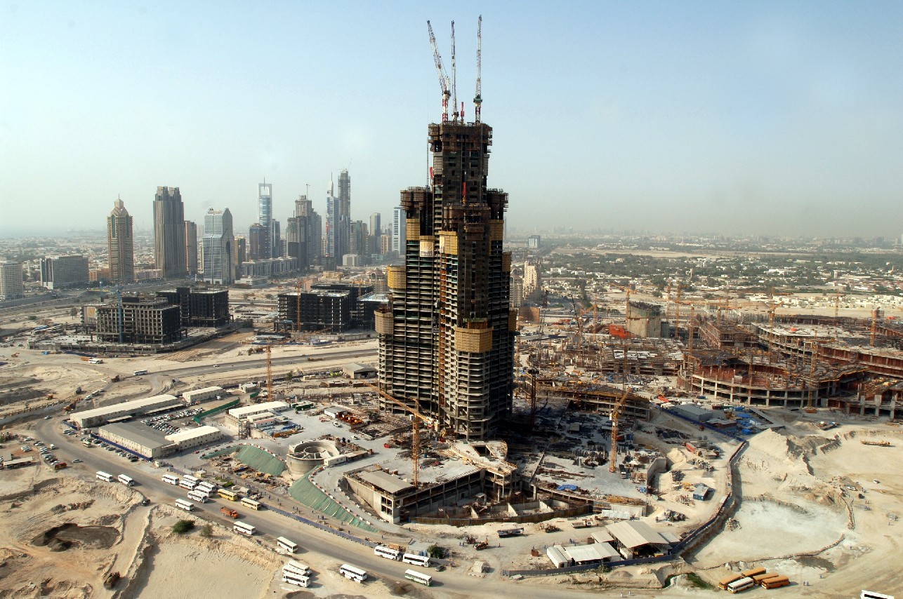 Сколько лет халифу. Небоскрёб Бурдж-Халифа в Дубае. Бурдж Халифа Дубай строительство. Небоскрёб в Дубае Бурдж. Бурдж Халифа стройка.