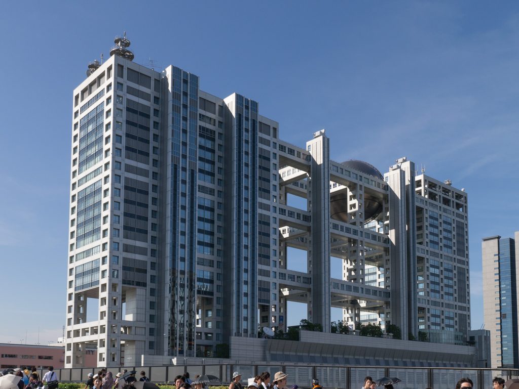 Corporate_headquarters_of_Fuji_TV_-_Kenzo_Tange_281129