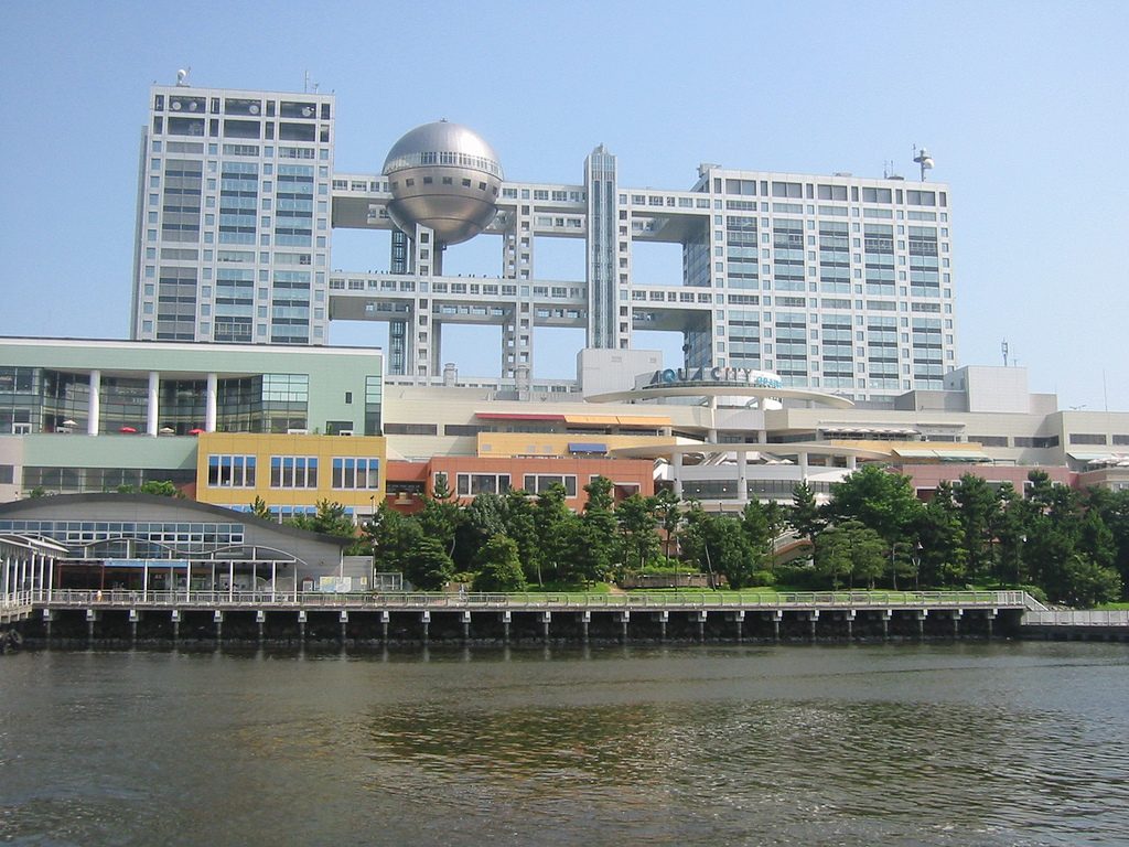 Corporate_headquarters_of_Fuji_TV_-_Kenzo_Tange_28829
