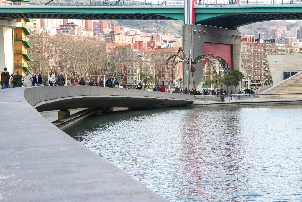Museo Guggenheim Bilbao – Frank Ghery – WikiArquitectura_034